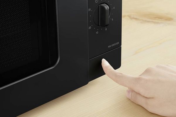 Produktbild: Panasonic NN-GM22QBEPG Mikrowelle Acryl, Grau 800 W