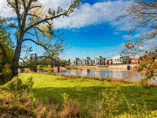 Produktbild: CALVENDO Puzzle Magdeburg, Altstadt, Elbe und moderne Luxush&auml;user im goldenen Herbst | 1000 Teile Lege-Gr&ouml;&szlig;e 64x48cm Foto-Puzzle f&uuml;r gl&uuml;ckliche Stunden