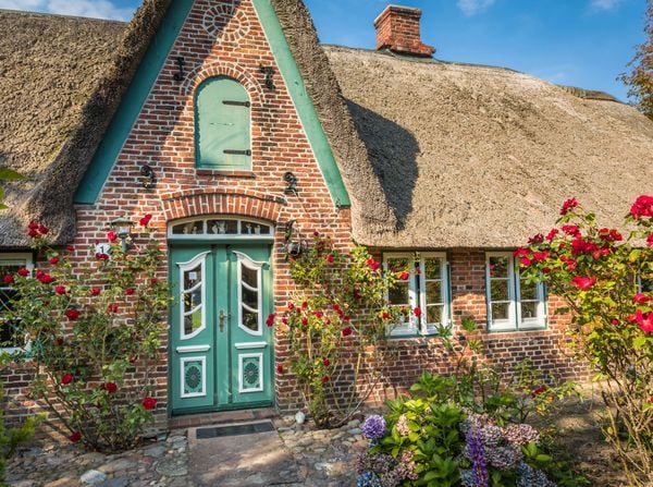 Produktbild: CALVENDO Puzzle Historischer Hof mit Bauerngarten in Keitum | 2000 Teile Lege-Gr&ouml;&szlig;e 90x67cm Foto-Puzzle f&uuml;r gl&uuml;ckliche Stunden