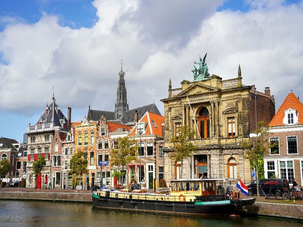 Produktbild: CALVENDO Puzzle Blick auf das Teylers Museum und De Waag in Haarlem | 1000 Teile Lege-Gr&ouml;&szlig;e 64x48cm Foto-Puzzle f&uuml;r gl&uuml;ckliche Stunden