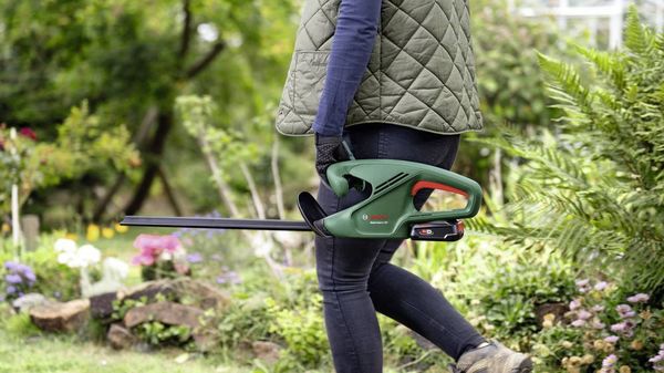 Produktbild: Bosch Home and Garden EasyHedgeCut 18V-44-11 Akku Akku-Heckenschere ohne Akku, ohne Ladeger&auml;t Li-Ion