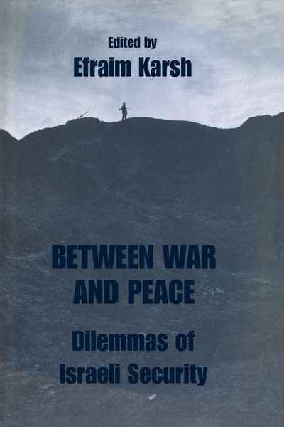 Produktbild: Between War and Peace