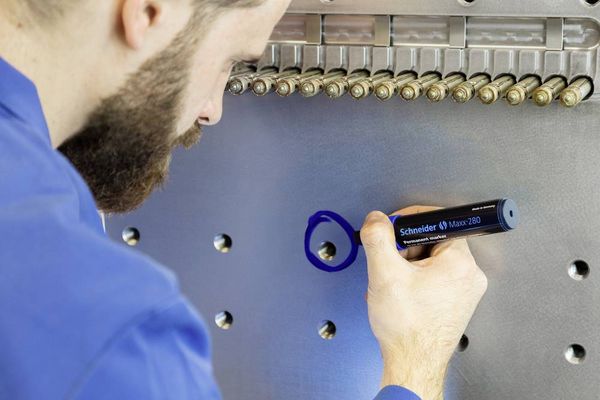 Produktbild: Schneider Permanent-Marker Maxx 280, schwarz, Keilspitze 4+12mm
