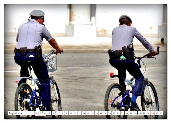 Produktbild: Auf Streife in Havanna - Kubas Policia Nacional Revolucionaria (Tischkalender 2026 DIN A5 quer), CALVENDO Monatskalender