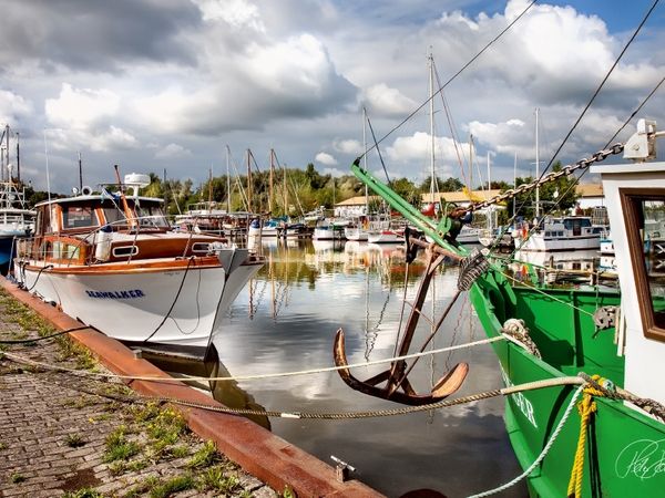 Produktbild: CALVENDO Puzzle Friesland - Vareler Hafen | 1000 Teile Lege-Gr&ouml;&szlig;e 64x48cm Foto-Puzzle f&uuml;r gl&uuml;ckliche Stunden