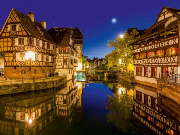 Produktbild: CALVENDO Puzzle Typische Fachwerkh&auml;user in Petite France, Stra&szlig;burg | 1000 Teile Lege-Gr&ouml;&szlig;e 64x48cm Foto-Puzzle f&uuml;r gl&uuml;ckliche Stunden