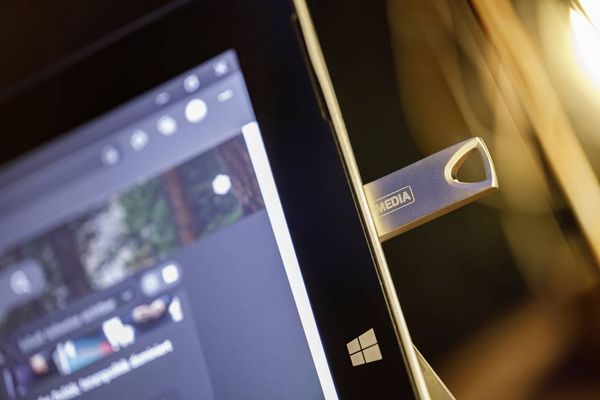 Produktbild: MyMEDIA My Alu USB 3.2 Gen 1 Drive USB-Stick 16GB Silber 69275 USB-A (USB 3.2 Gen 1)