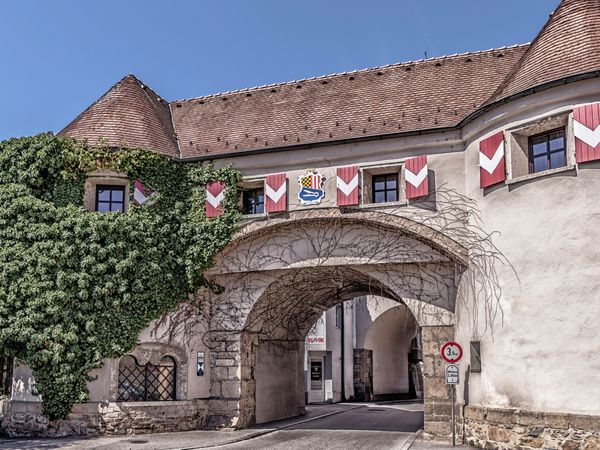 Produktbild: CALVENDO Puzzle Das Linzer Tor, ein ehemaliger Stadtturm | 1000 Teile Lege-Gr&ouml;&szlig;e 64x48cm Foto-Puzzle f&uuml;r gl&uuml;ckliche Stunden