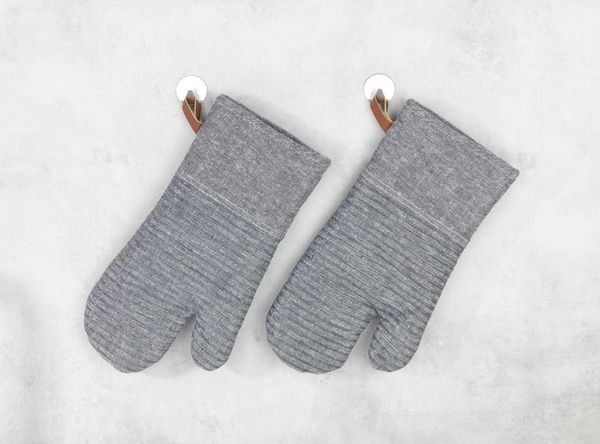 Produktbild: Topfhandschuhe Mod. Ada Stripes Grau, Silikonstreifen f&uuml;r sicheren Griff