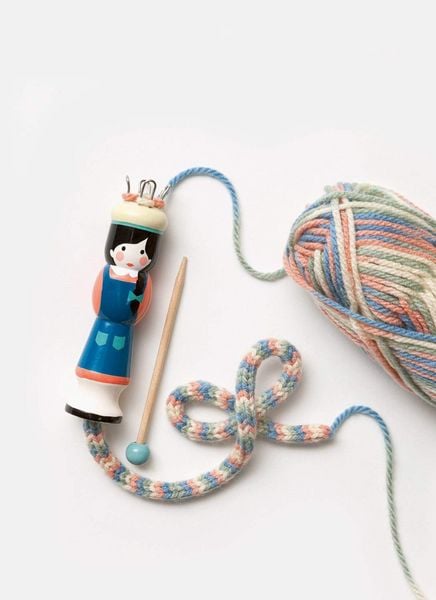 Produktbild: FOLIA Strickliesel inklusive Wolle, Holzstricknadel und Sticknadel