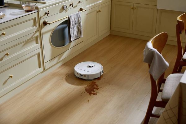 Produktbild: Roborock Qrevo Plus Saug-und Wischroboter Wei&szlig; App gesteuert