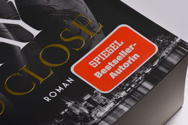 Produktbild: So Close. Blacklist 1 - Nach Crossfire die neue hei&szlig;e Serie der Nr.1-SPIEGEL-Bestsellerautorin!