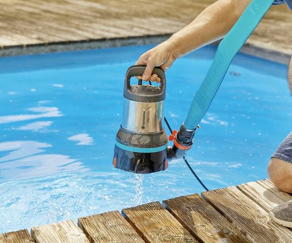 Produktbild: GARDENA 11000 aquasensor 09034-61 Klarwasser-Tauchpumpe 11.000 l/h 7 m