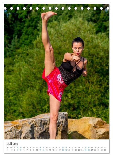 Produktbild: female fighter - Kampfsportlerinnen - pink shorts (Tischkalender 2026 DIN A5 hoch), CALVENDO Monatskalender