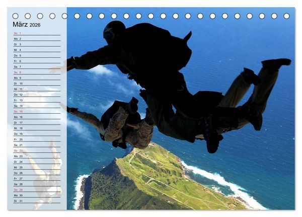 Produktbild: Fallschirmspringer. Absprung der U.S. Navy Seals (Tischkalender 2026 DIN A5 quer), CALVENDO Monatskalender