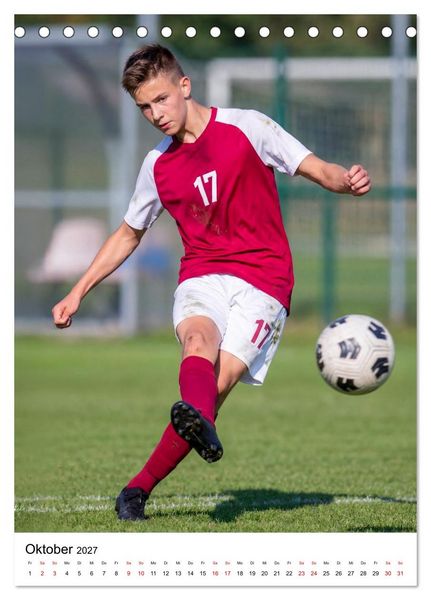 Produktbild: Am Ball Junior - Junge Kicker - Gro&szlig;e Momente (Tischkalender 2027 DIN A5 hoch), CALVENDO Monatskalender