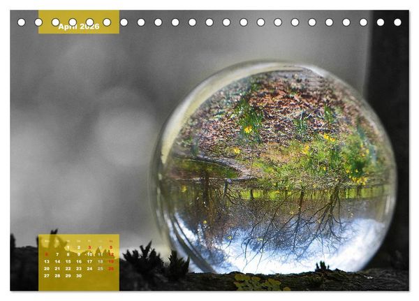 Produktbild: Die bunte Welt in der Kugel - neue Blickwinkel (Tischkalender 2026 DIN A5 quer), CALVENDO Monatskalender