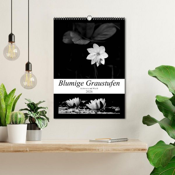 Produktbild: Blumige Graustufen - Schwarz und Wei&szlig; (Wandkalender 2026 DIN A3 hoch), CALVENDO Monatskalender