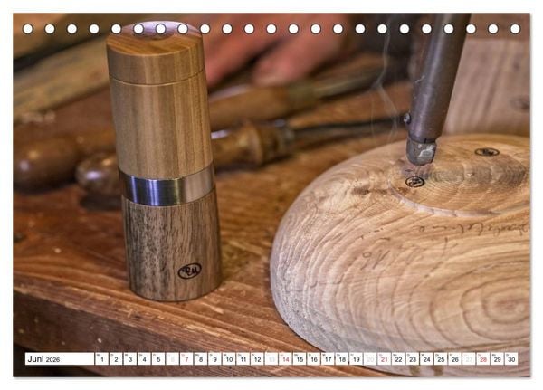 Produktbild: Holz entt&auml;uscht nie (Tischkalender 2026 DIN A5 quer), CALVENDO Monatskalender