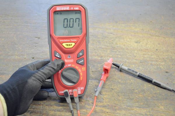 Produktbild: Benning IT 100 Isolationsmessger&auml;t 50 V, 100 V, 250 V, 500 V, 1000V 20 GΩ