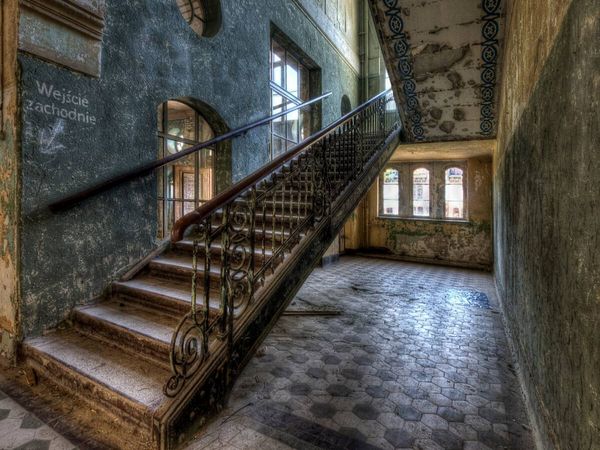 Produktbild: CALVENDO Puzzle Lost Place - Treppe | 1000 Teile Lege-Gr&ouml;&szlig;e 64x48cm Foto-Puzzle f&uuml;r gl&uuml;ckliche Stunden