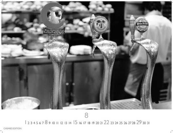 Produktbild: Tapas y Vino Kalender 2027 &ndash; Wandkalender | Fotokalender Spanien 42x55 cm- Fotokunstkalender schwarz-weiss mit Motiven aus Spanischen Bars.