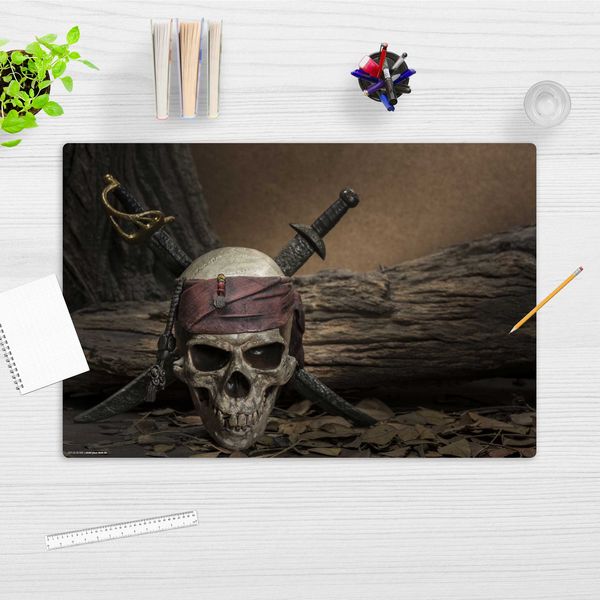 Produktbild: Cover-your-desk Schreibtischunterlage f&uuml;r Kinder Totenkopf mit Piratens&auml;bel - Jolly Roger, aus hochwertigem Vinyl , 60 x 40 cm
