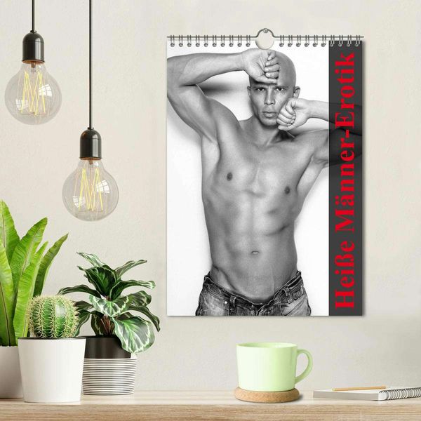 'Heiße Männer-Erotik (Wandkalender 2024 DIN A4 hoch), CALVENDO