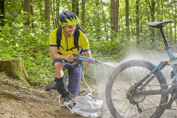 Produktbild: GARDENA AquaClean 24/18V Premium Set Mitteldruckreiniger 24 bar