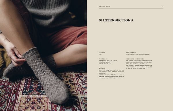 Produktbild: 52 Wochen Socken stricken. Die sch&ouml;nsten Stricksocken internationaler Designerinnen des Laine Magazines