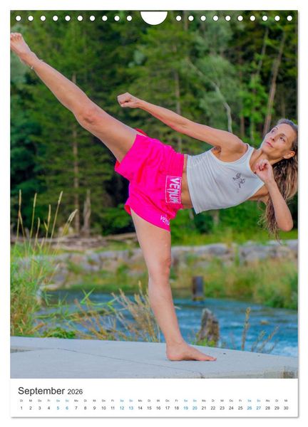 Produktbild: female fighter - Kampfsportlerinnen - pink shorts (Wandkalender 2026 DIN A4 hoch), CALVENDO Monatskalender