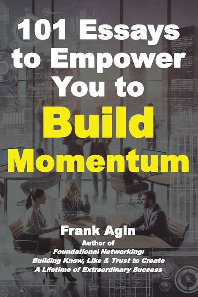 Produktbild: 101 Essays to Empower You to Build Momentum