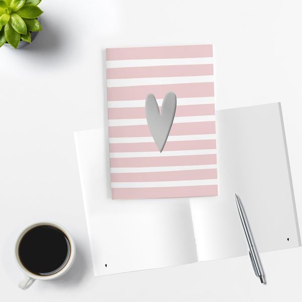 Produktbild: 4er Set Notizheft DIN A5 (blanko) in rosa mit 2 verschiedenen Herz-Motiven und jeweils 40 Seiten in wei&szlig; mit 120 g Papier. Vorderseite mit hochwertiger Silberfolien-Veredelung.