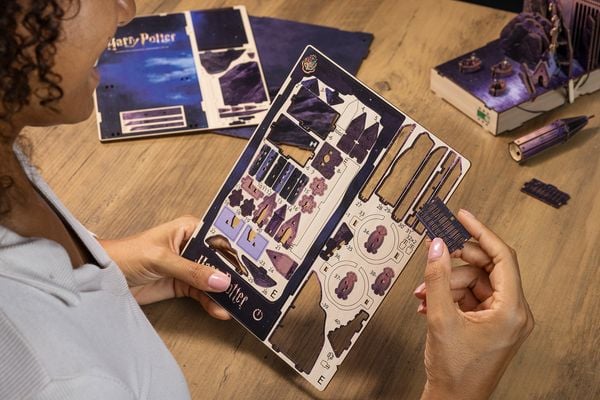 Produktbild: Book Nook DIY B&uuml;cherecke Revell Harry Potter "Hogwarts Castle"