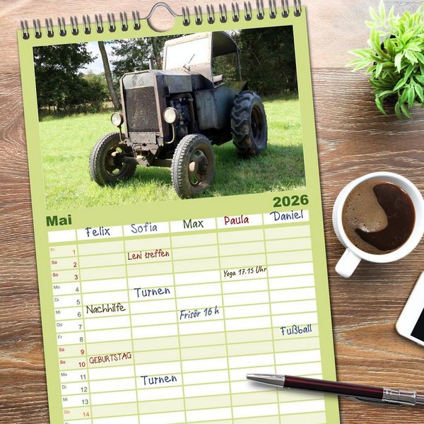 Produktbild: Familienplaner 2026 - Rostige alte Traktoren mit 5 Spalten (Wandkalender, 21 x 45 cm) CALVENDO