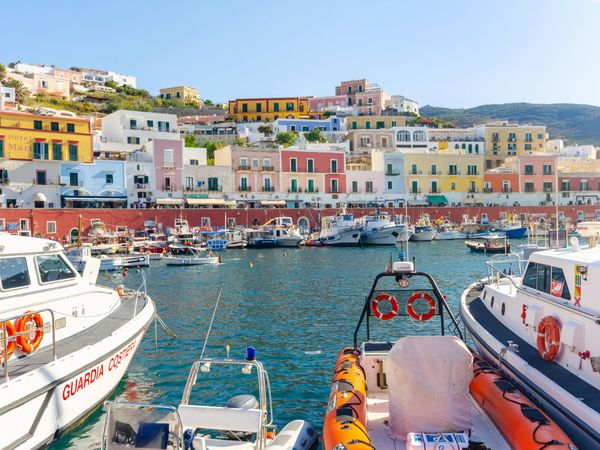 Produktbild: CALVENDO Puzzle Der kleine Fischereihafen der Insel Ponza in Latium, Italien. | 1000 Teile Lege-Gr&ouml;&szlig;e 64x48cm Foto-Puzzle f&uuml;r gl&uuml;ckliche Stunden