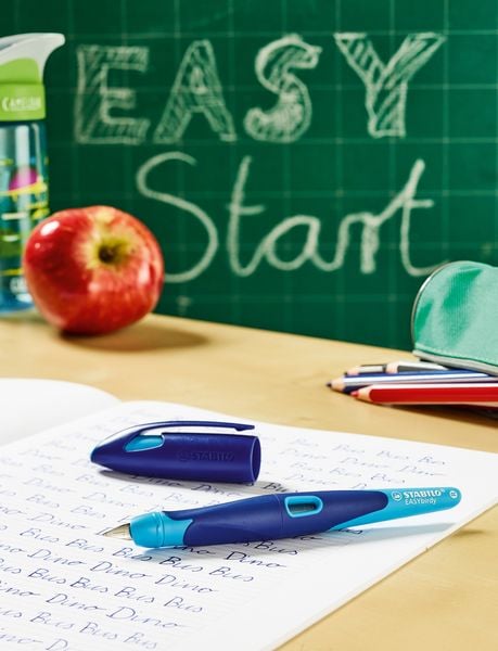 Produktbild: STABILO Ergonomischer Schulf&uuml;ller f&uuml;r Rechtsh&auml;nder mit Anf&auml;nger-Feder A -   EASYbirdy in mitternachtsblau/azur - Einzelstift - inklusive Patrone