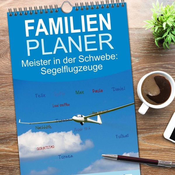Produktbild: Familienplaner 2026 - Meister in der Schwebe: Segelflugzeuge mit 5 Spalten (Wandkalender, 21 x 45 cm) CALVENDO