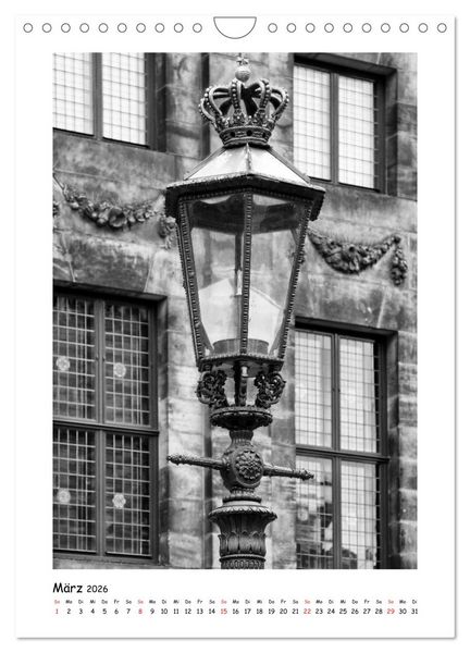 Produktbild: Stra&szlig;enlaternen Monochrom (Wandkalender 2026 DIN A4 hoch), CALVENDO Monatskalender