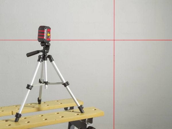 Produktbild: TOOLCRAFT CL8 Kreuzlinienlaser inkl. Stativ, selbstnivellierend Reichweite (max.): 8m