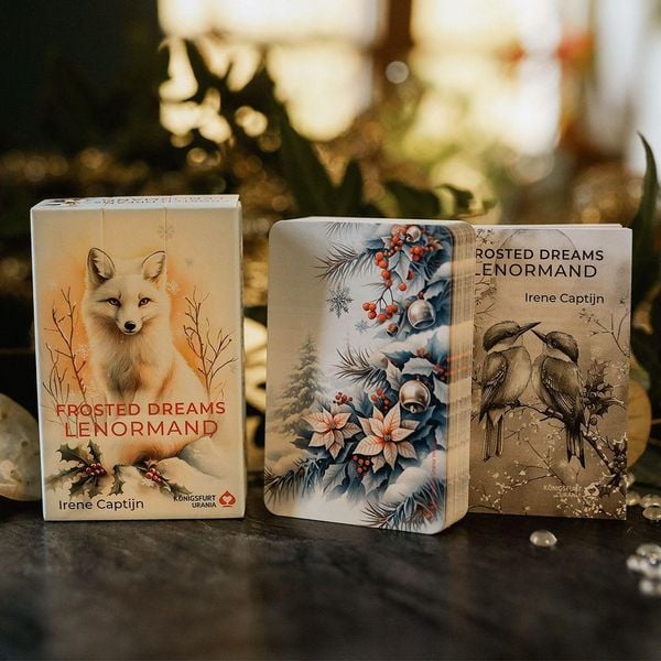 Produktbild: Frosted Dreams Lenormand - 38 farbige Lenormand-Karten und ein 68-seitiges Booklet in Faltschachtel