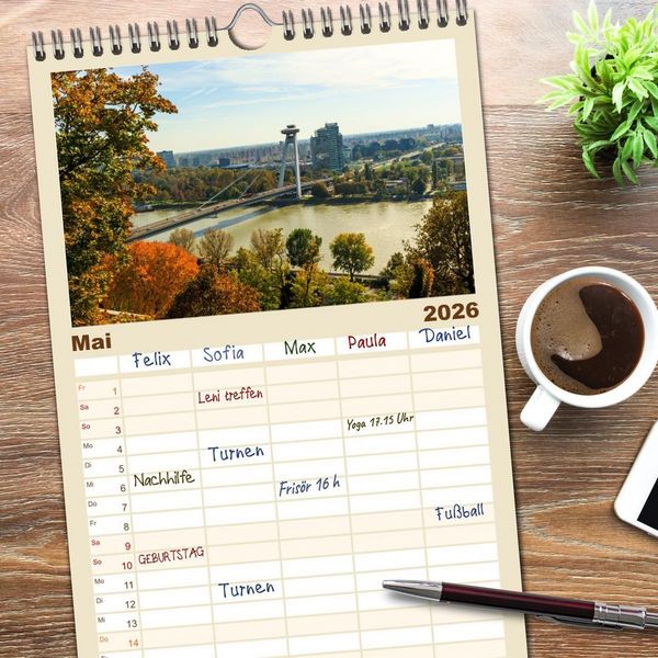 Produktbild: Familienplaner 2026 - Zauberhaftes Bratislava - Entz&uuml;ckende Hauptstadt der Slowakai an der Donau mit 5 Spalten (Wandkalender, 21 x 45 cm) CALVENDO