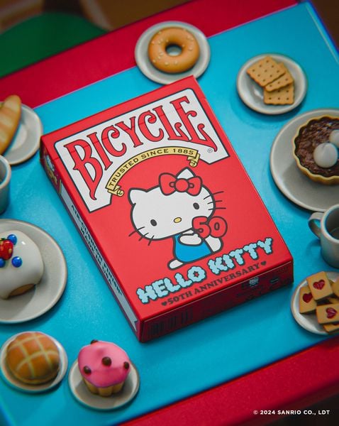 Produktbild: Bicycle&reg; Hello Kitty - 50th Anniversary (Designer Spielkarten, Poker, Skat...)