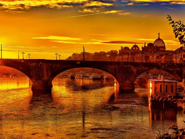 Produktbild: CALVENDO Puzzle Sonnenaufgang &uuml;ber der Elbe in Dresden 1000 Teile Lege-Gr&ouml;&szlig;e 64 x 48 cm Foto-Puzzle Bild von Dirk Meutzner