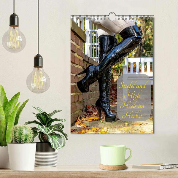 Produktbild: Stiefel und High Heels im Herbst (Wandkalender 2026 DIN A4 hoch), CALVENDO Monatskalender