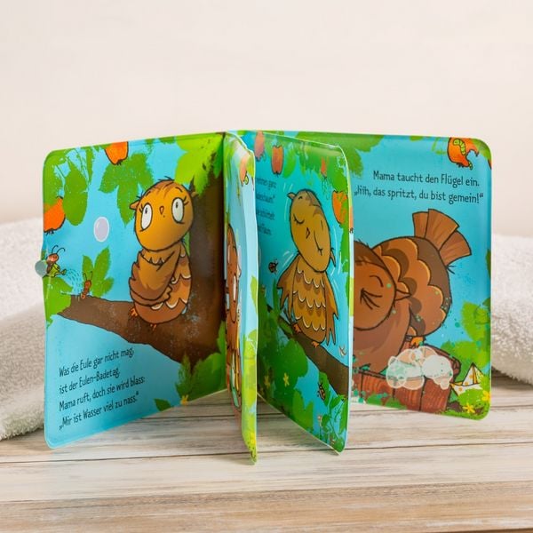 Die kleine Eule badet