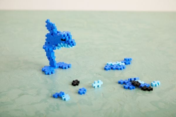 Produktbild: PLUS PLUS - 100 Kreativ Bausteine Delfin