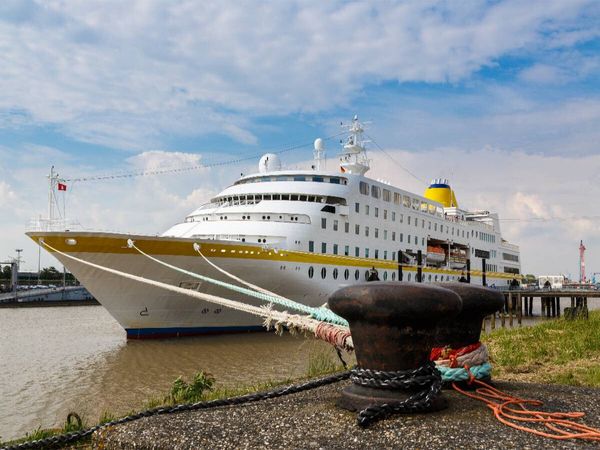 Produktbild: CALVENDO Puzzle Kreuzfahrtschiff liegt vor Anker | 1000 Teile Lege-Gr&ouml;&szlig;e 64x48cm Foto-Puzzle f&uuml;r gl&uuml;ckliche Stunden