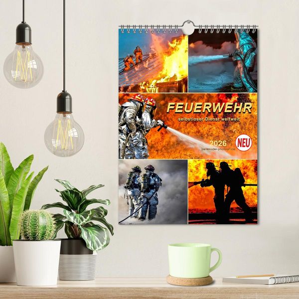 Produktbild: Feuerwehr - selbstloser Dienst weltweit (Wandkalender 2026 DIN A4 hoch), CALVENDO Monatskalender