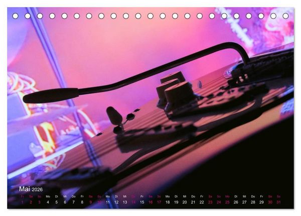 Produktbild: SPOTLIGHTS - Gitarren im Scheinwerferlicht (Tischkalender 2026 DIN A5 quer), CALVENDO Monatskalender